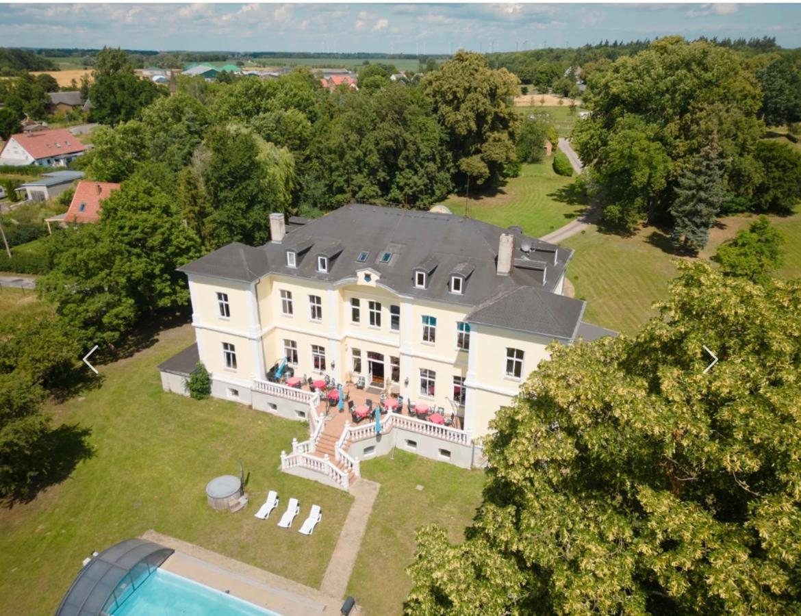 Schloss Schmuggerow Exteriér fotografie